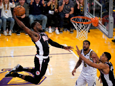 篮球比赛扣篮瞬间 - NBA赛场激烈对抗