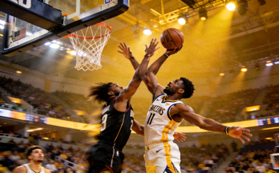 NBA常规赛精彩扣篮瞬间 - 球员空中对抗